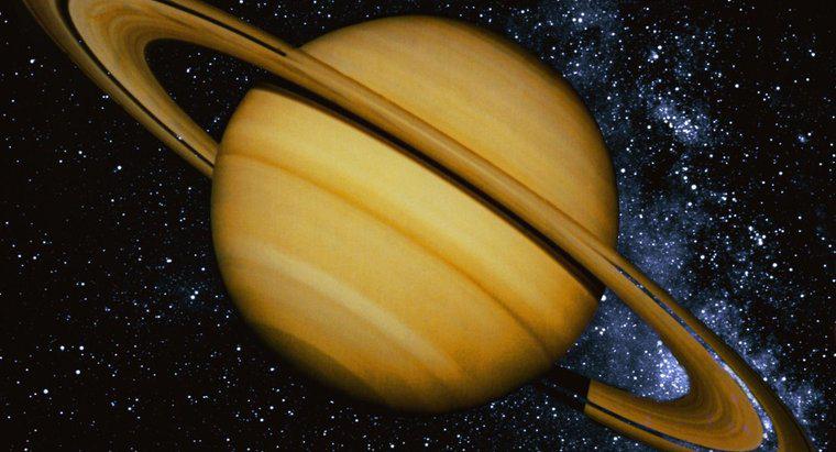 Ile waży Saturn?