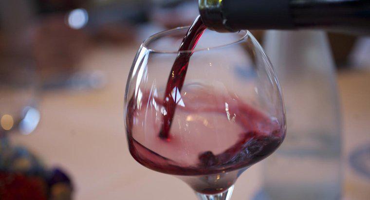 Ile kalorii znajduje się w kieliszku wina?
