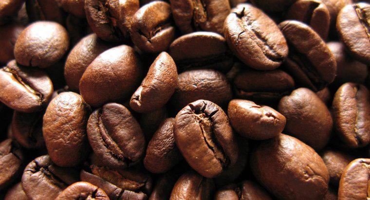 Jakie jest znaczenie trzech ziaren kawy tradycyjnie podawanych z Sambuca?