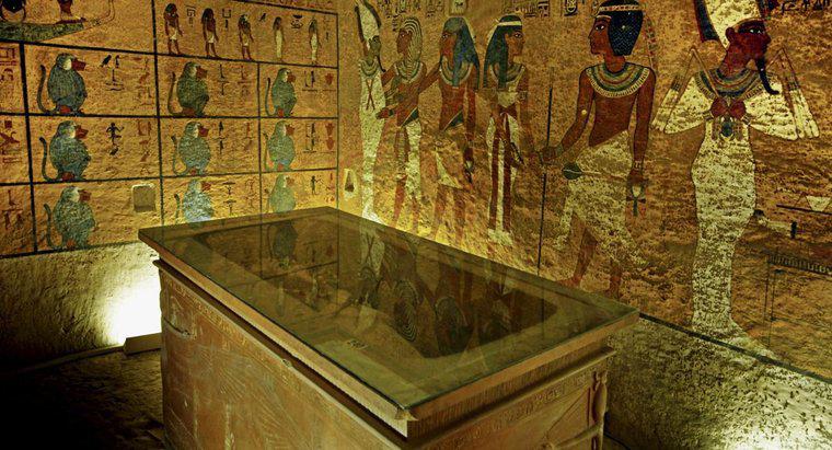 Co Egipcjanie włożyli do swoich grobowców?