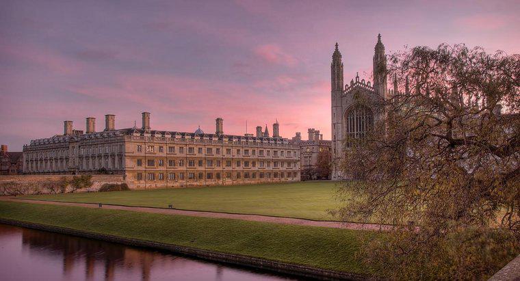 Jaki kod pocztowy ma Cambridge, U.K.?