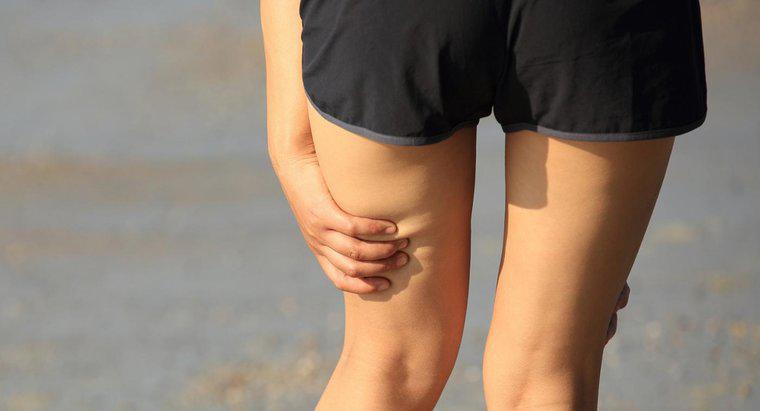 Co powoduje skurcze w górnej części uda?