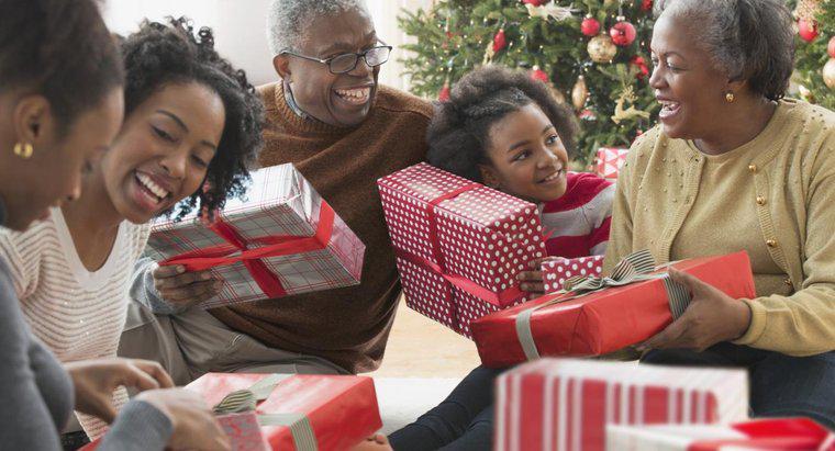 Jaki kraj rozpoczął wymianę prezentów na Boże Narodzenie?