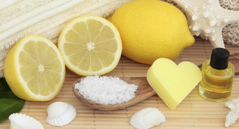 Jak zrobić peeling do twarzy z cytryną i cukrem?