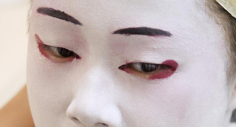Dlaczego japońskie kobiety malują twarze na biało?