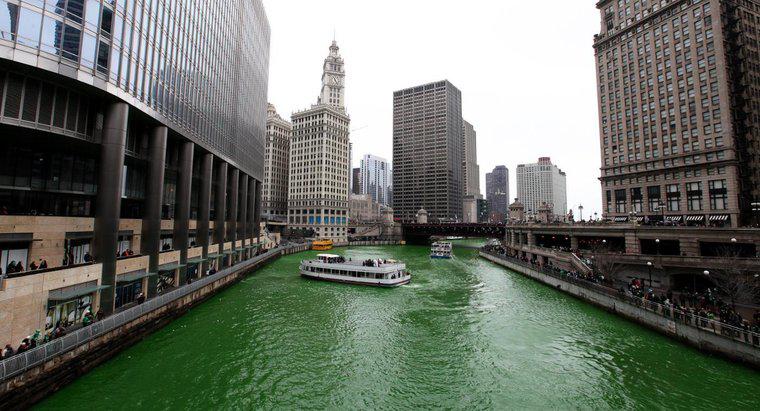 Jak dużo barwnika potrzeba, by obrócić Chicago River Green?