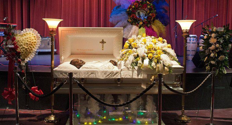Czy właściwe jest dawanie pieniędzy na pogrzeb?