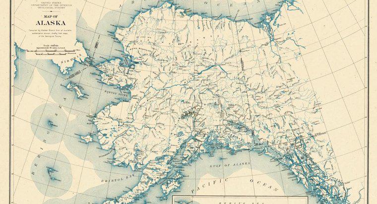 Jakie państwo leży na wschód od Alaski?