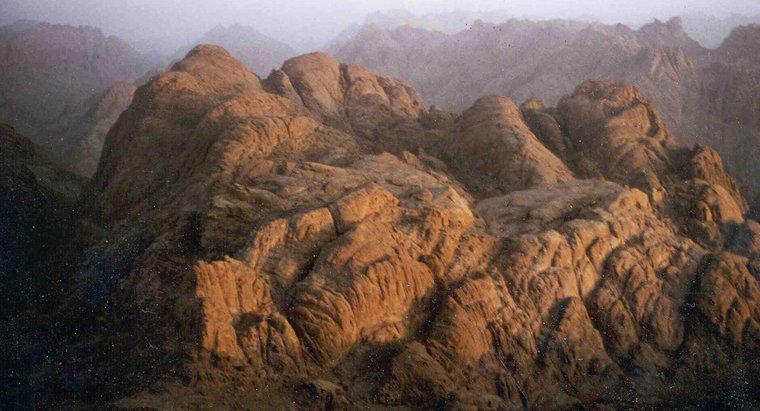 Jakie są główne pasma górskie w Egipcie?