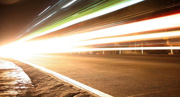 Jaka jest prędkość światła w milach na sekundę?