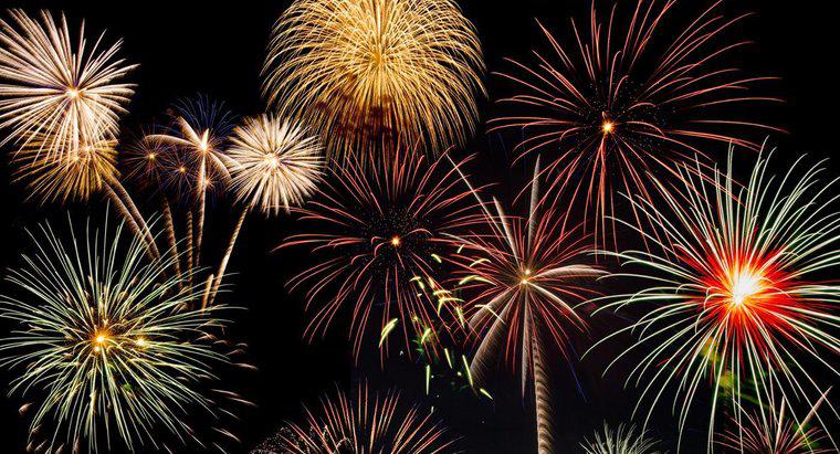 Dlaczego czwarty lipca obchodzony jest w Fireworks?