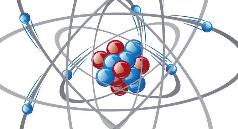 Co robi atom, kiedy zyskuje lub traci elektron?