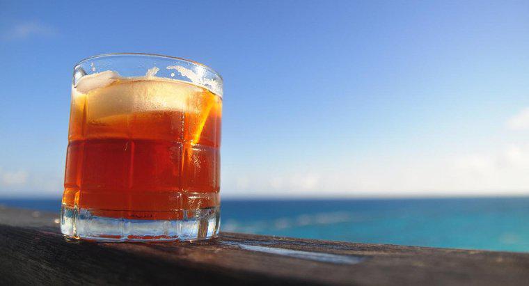 Jaka jest różnica między rumem jasnym a ciemnym?