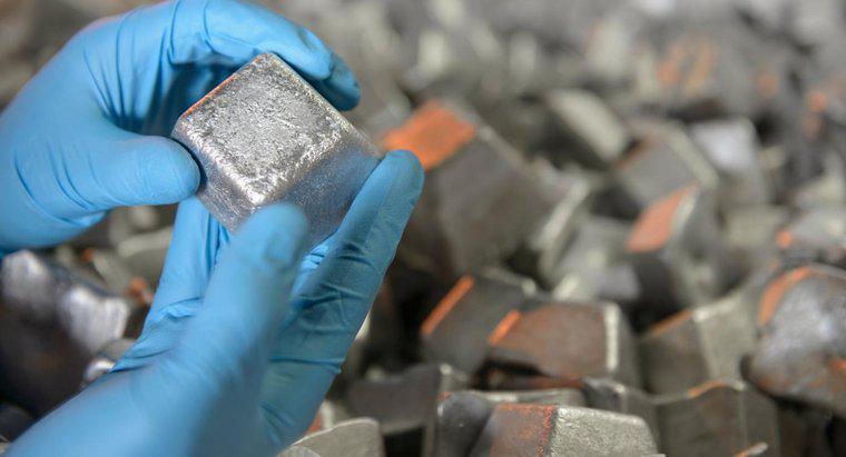 Czy aluminium reaguje z tlenem?