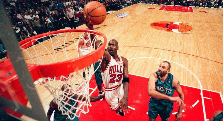 Jakie są jedne z cenniejszych kart Michael Jordan?