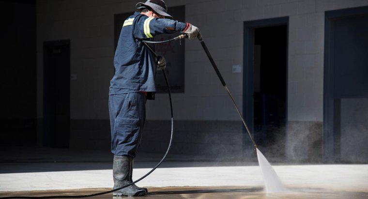Jak stosować kwas murowy do czyszczenia betonu?