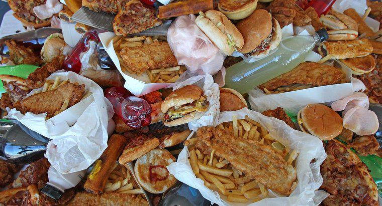 Co się dzieje, gdy jesz zbyt dużo fast foodów?