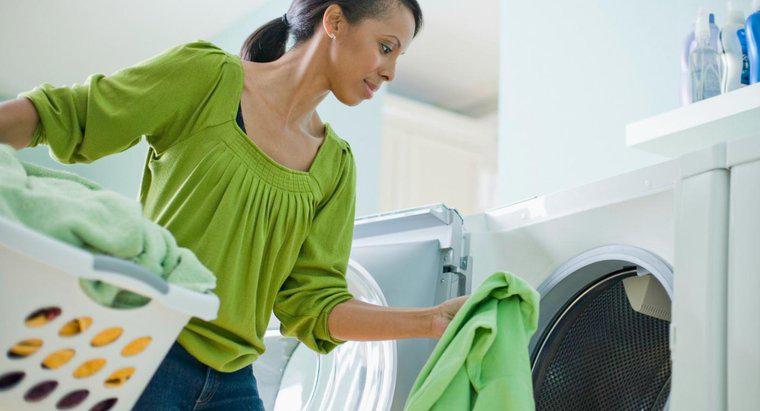 Jak Czyścisz pralkę, która pozostawia pozostałości po ubraniu?