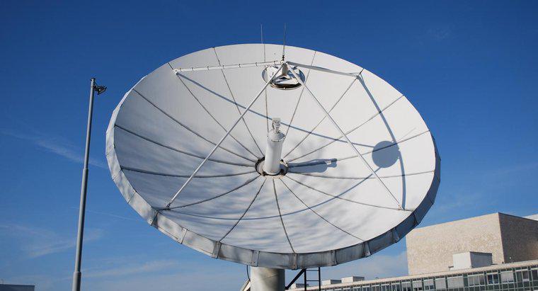Dlaczego częstotliwości w łączu w górę i w dół różnią się w komunikacji satelitarnej?