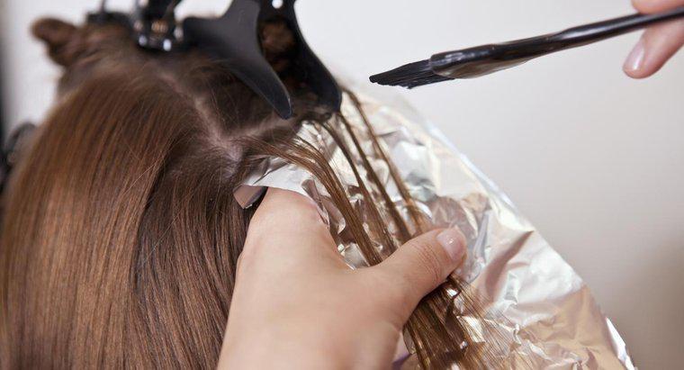 Czy włosy powinny być umyte przed nałożeniem barwnika?