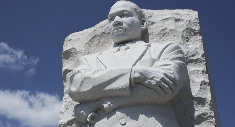 Czy są jakieś podobieństwa między Martina Luthera Kinga, Jr. i Martina Luthera?