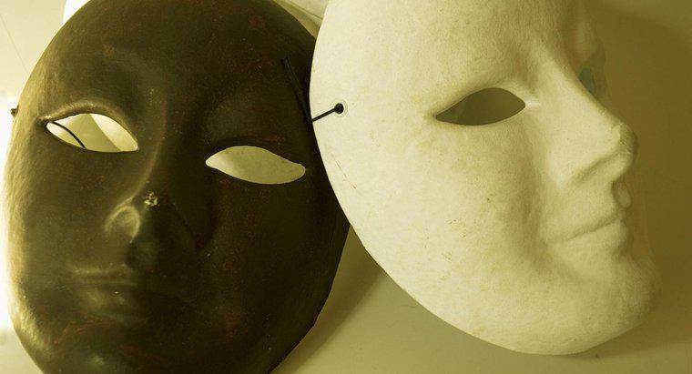 Dlaczego starożytni greccy aktorzy nosili maski?
