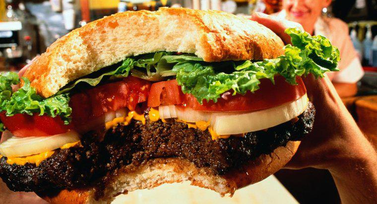 Jaki fast foodowy hamburger ma najwięcej kalorii?