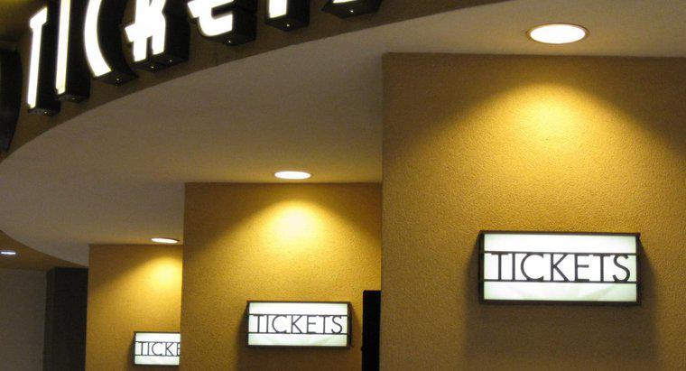 Czy AARP oferuje zniżki na bilety do kina w Regal Cinemas?