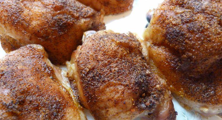 Easy Chicken Thigh Recipes: Podstawowe pieczone udka z kurczaka z ziemniakami