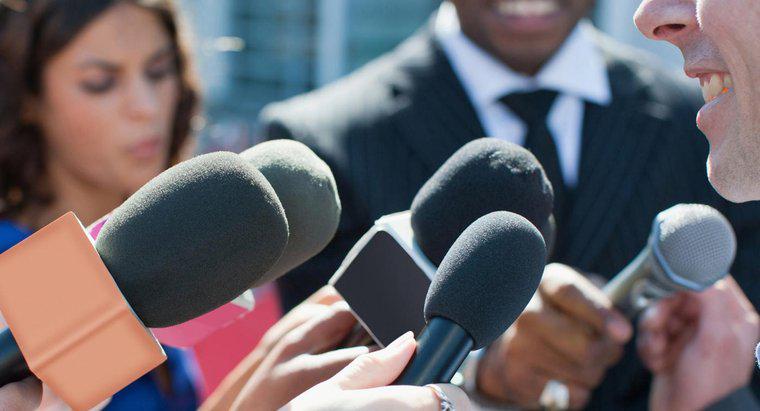 W jaki sposób mass media wpływają na opinię publiczną?