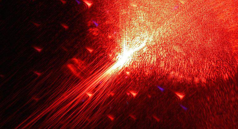 Dlaczego lasery są czerwone?