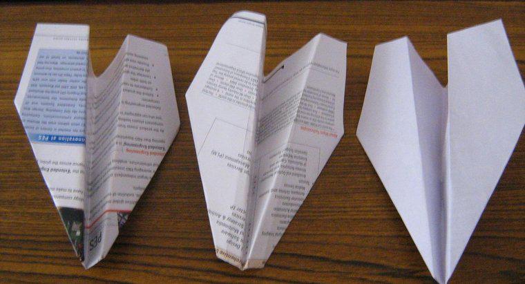 Jak projekt samolotu papierowego wpływa na jego lot?