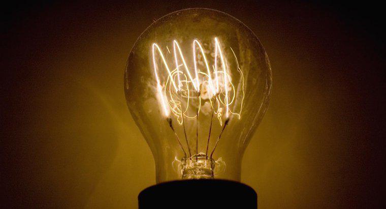 Ile lat lumenów wzbudza 100-watowa żarówka?