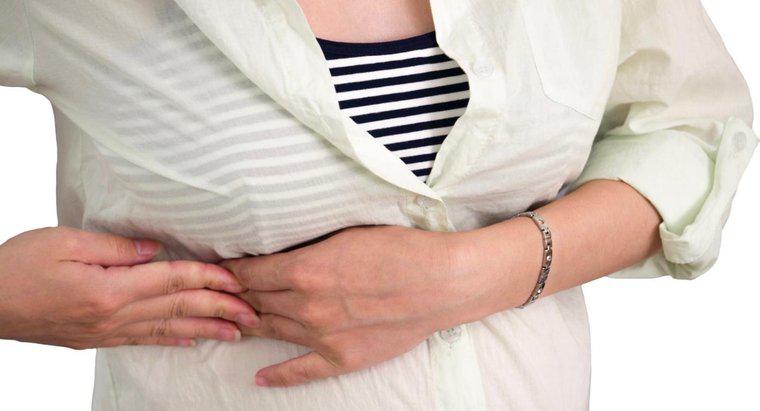 Co może powodować ból pod lewą klatką piersiową?