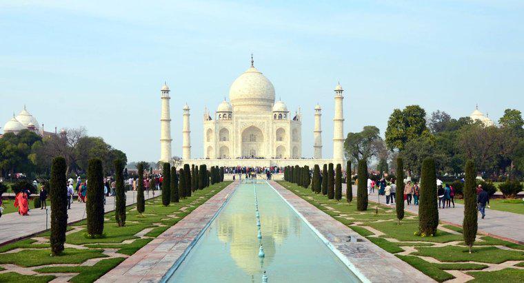 Ile pieniędzy kosztował Taj Mahal?