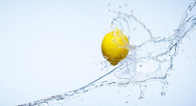 Czy picie wody z cytryny pomaga schudnąć?