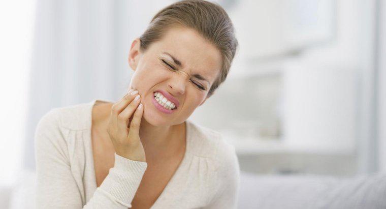 Jakie są domowe środki na infekcję zębów?