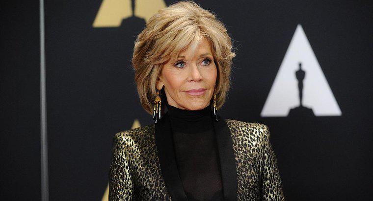 Jakie są sugestie dotyczące fryzury, takie jak Jane Fonda?