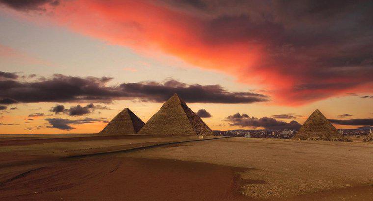 Jak długo zajęło zbudowanie piramidy?