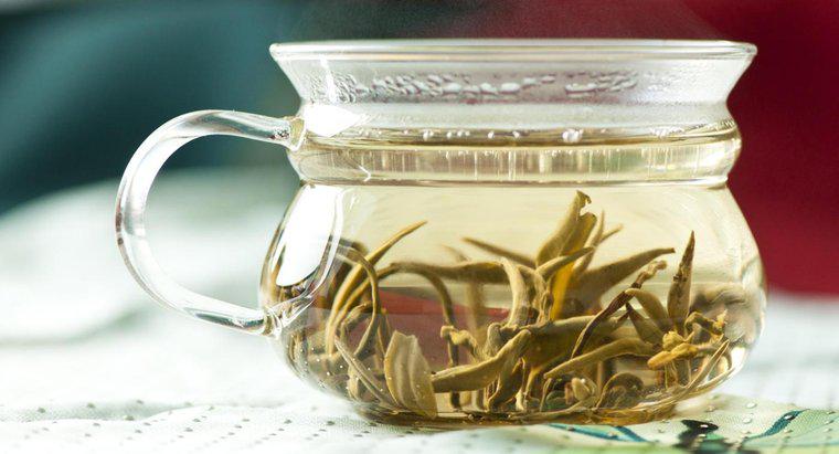 Jakie są zalety picia zielonej herbaty?