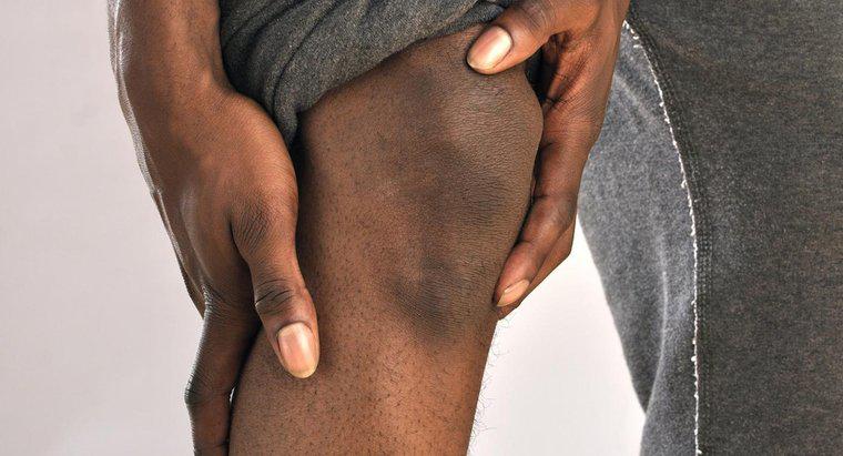 Jakie są niektóre przyczyny przeszywającego bólu w nakryciu kolana?