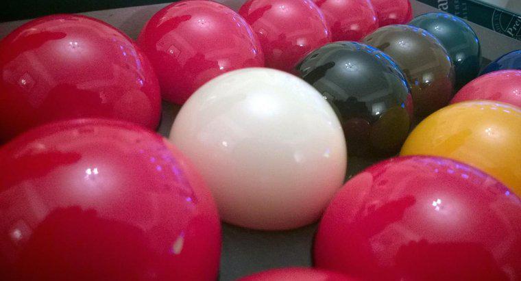 Ile i jakie kolorowe kulki snookera są używane w grze w snookera?