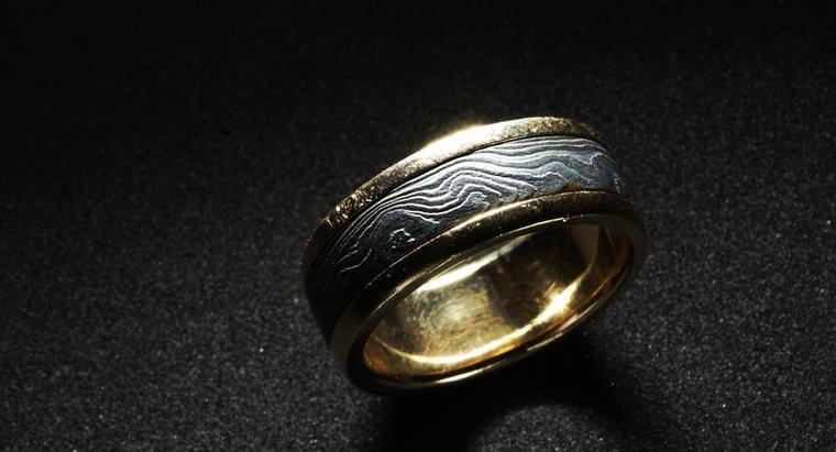 Co oznacza pieczęć wewnątrz pierścienia?