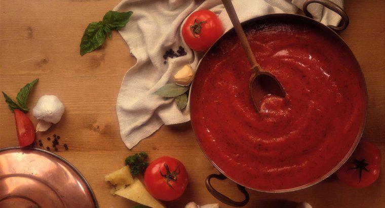 Jaka jest różnica między Puree z pomidorów i Passata?