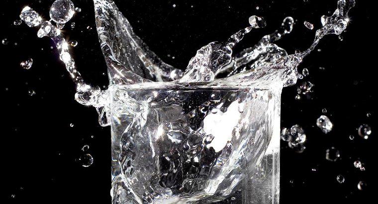Czy lód waży więcej niż wodę?