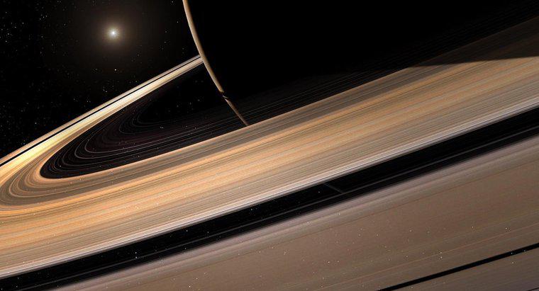 Jak wiele satelitów ma Saturn?