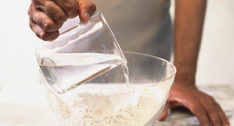 Czy mąka rozpuszcza się w wodzie?