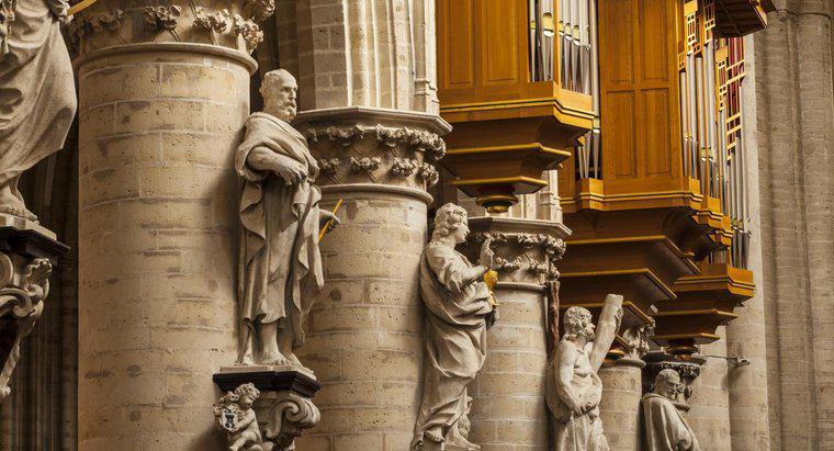 Jaka jest różnica między uczniami a apostołami?