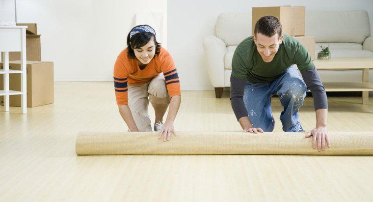 Co się dzieje na podkładce dywanowej podczas instalacji?
