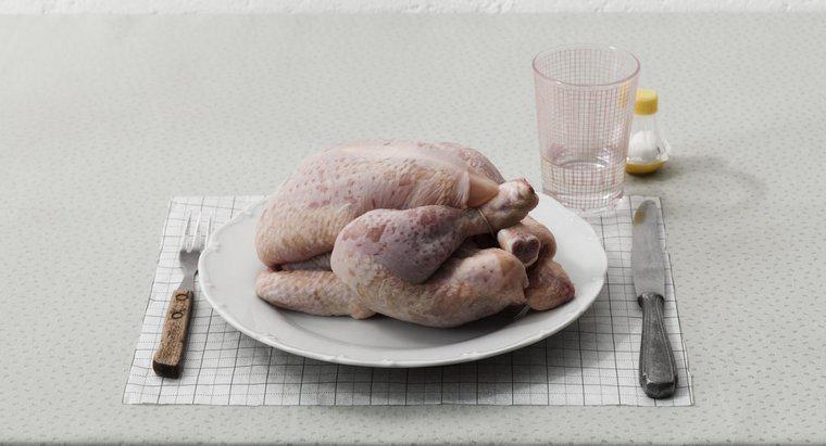 Czy możesz nabawić się jedzenia surowego kurczaka?